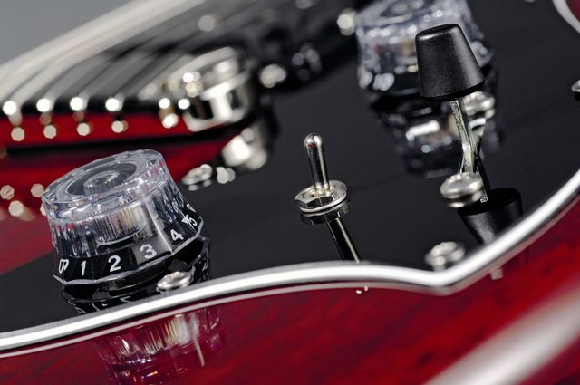 blank A mini-toggle for coil-splitting duties